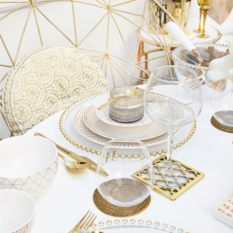 Table Essentials in Weiß & Gold