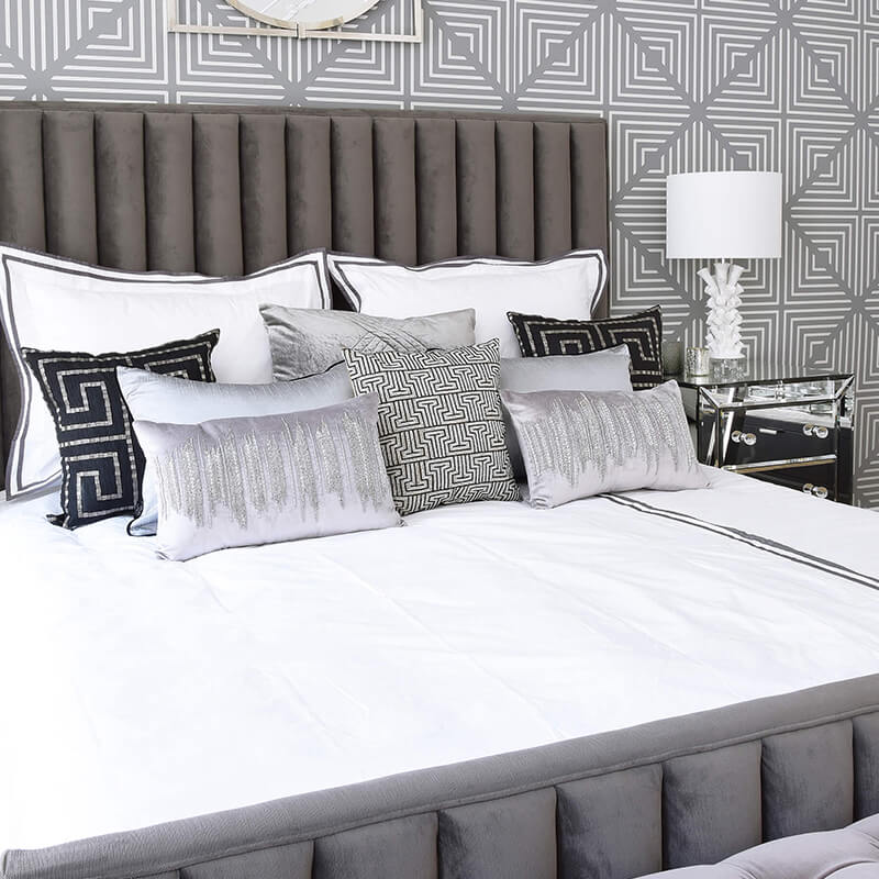 Elegant & Colourless Bedroomdecor