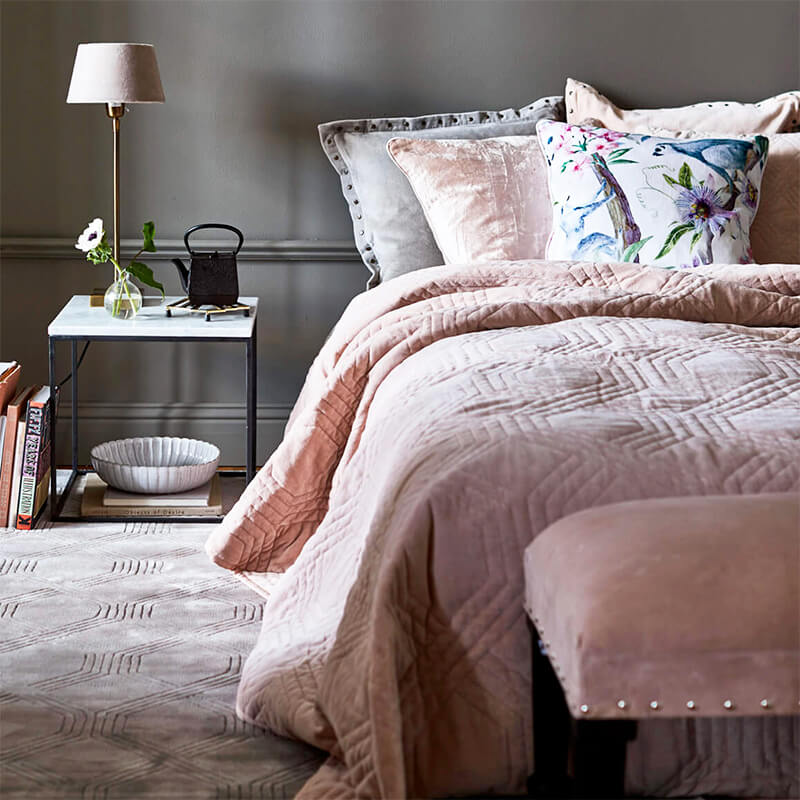 Blush Pink Velvet Schlafzimmer