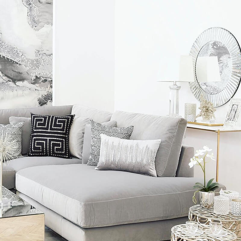 Video: Grey Living Room In The Spotlight