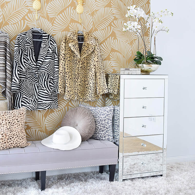 Der Design-Allrounder: die verspiegelte Hochkommode