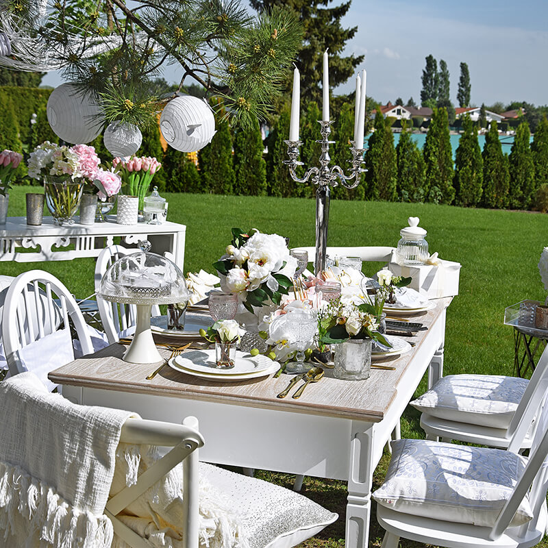 Hochzeitstafel in Weiß & Rosa