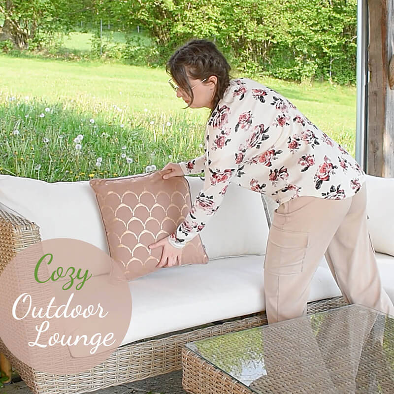 Outdoor Lounge Video: Getting Cozy