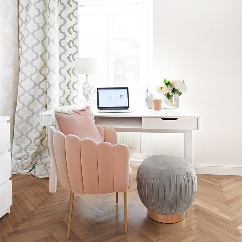 Coziness Deluxe: Home-Office in Rosa & Weiß