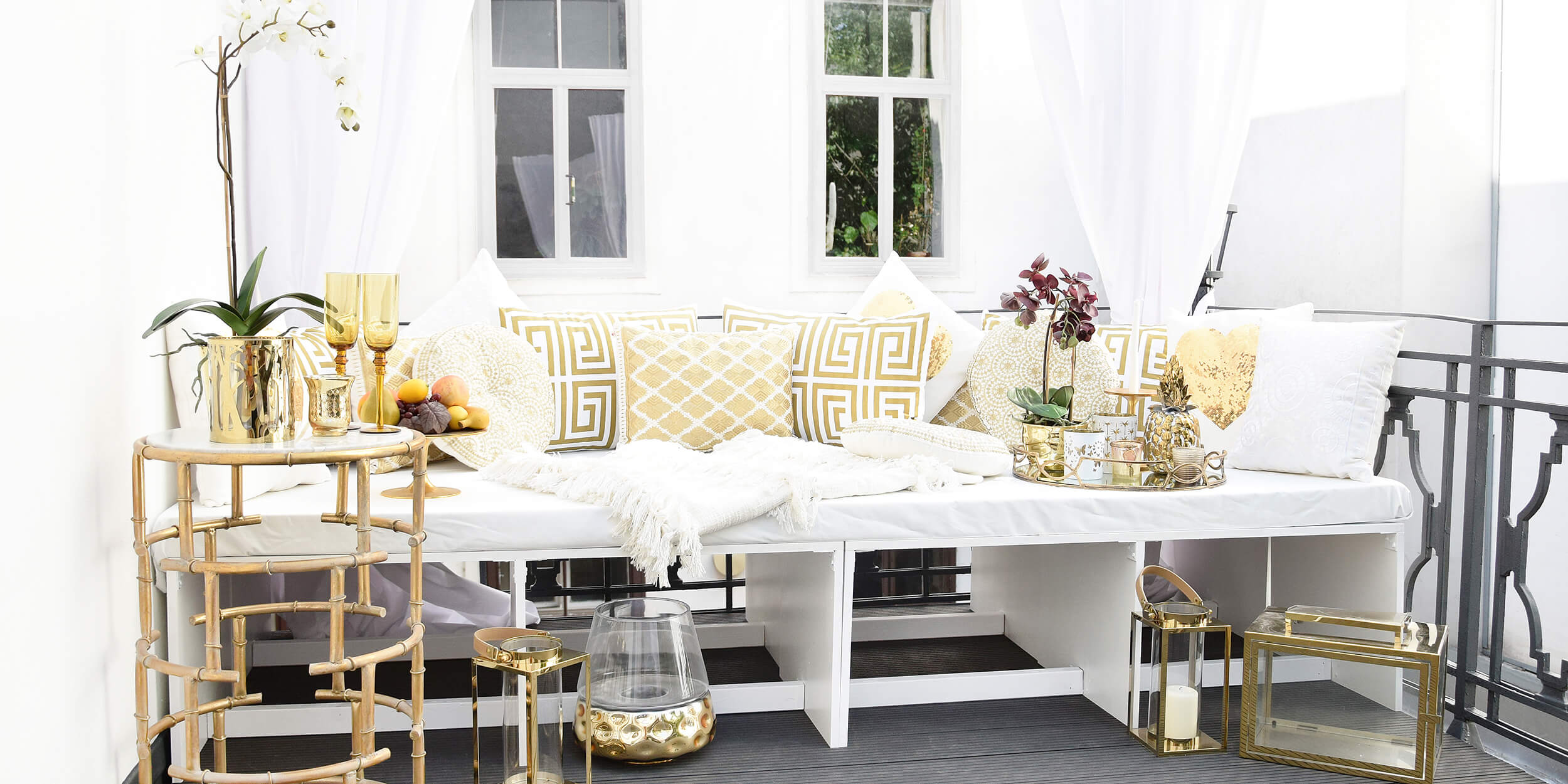 stylische Chill Out Area in gold