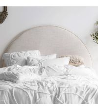 weiße Bettwäsche mit erhabenem floralen Muster