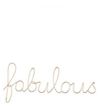 geschwungener, goldener Schriftzug 'fabulous' aus zartem Draht