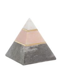Deko-Pyramide aus Marmor in weiß, grau & rosa mit goldener Metallumrandung