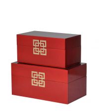 2 schimmernde rote Aufbewahrungsboxen im asiatischen Stil mit goldenen Griffen
