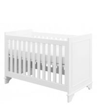 klassisch elegantes Babybett aus weißem Holz mit mit umrahmten Seiten mit höhenverstellbarem Lattenrost, 60 x 120 cm