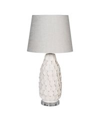 Tischlampe mit leicht geschwungenem Keramikfuß mit weißer Mini-Blätter-Verzierung und grauem Lampenschirm