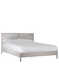Doppelbett aus Eichenholz, Betthaupt aus Rattan, verwaschen weiß