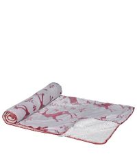 2-seitige, kuschelige Decke mit weihnachtlichem Hirsch-Muster in Rot/Weiß