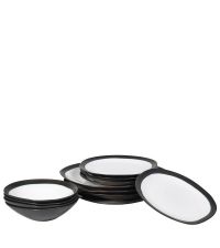 modernes Geschirr-Set in zarter, unebener Form mit Umrandung, schwarz & weiß